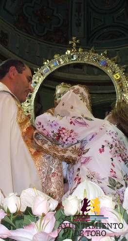 Las v&iacute;speras de la fiesta de la Patrona incluyen un encierro y una hoguera