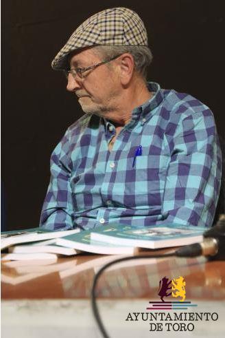 Manuel Jes&uacute;s de Pedro presenta en Toro el libro ``Conversaciones con el Latonero``