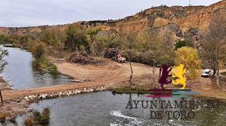 La CHD minimiza el riesgo para el puente de piedra de Toro con la limpieza de las riberas del r&iacute;o