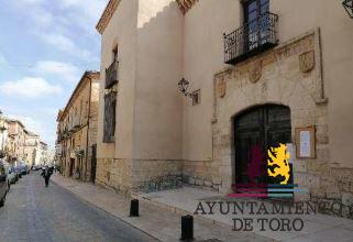 Toro invita a escribir microrrelatos con ``Libros para una cuarentena``