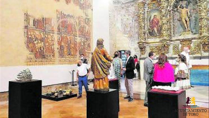 Toro acerca la muestra La Iberoamericana a j&oacute;venes y adultos con visitas guiadas.